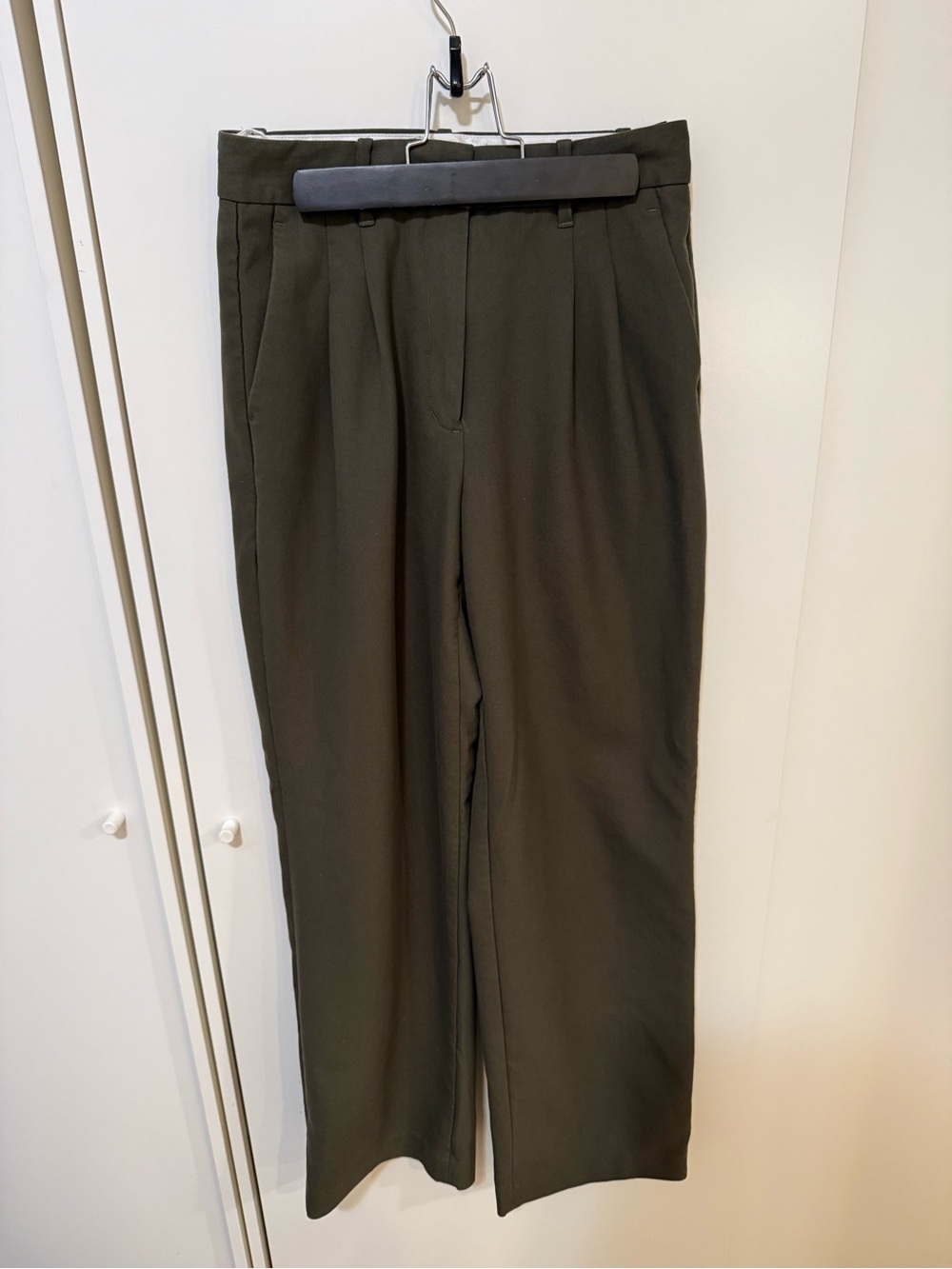 Aritzia Effortless Pant in (Re)essential